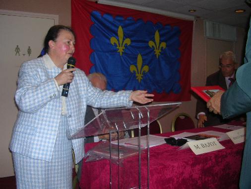 Catherine Rault-Crosnier venant de remettre le prix Saint-Jean Bourdin  Messieurs Jean-Mary Couderc et Rgis Miannay, le 4 novembre 2006.