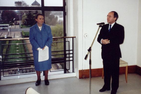 Inauguration du Mur de posie de Tours 2001 - Monsieur Dominique SCHMITT, prfet d'Indre-et-Loire, prononant son discours.