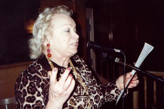 Irna DUBREUIL au "Banquet de la posie de Tours" 2002.