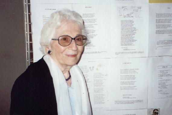 Arlette RIDEL au "Mur de posie de Tours" 2002.