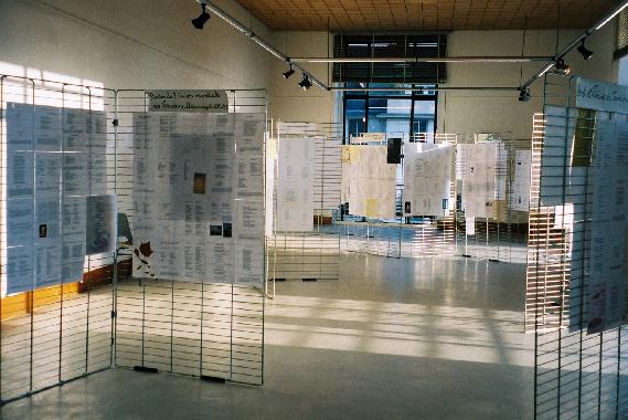 Mur de posie de Tours 2002, dans la salle du deuxime tage de la bibliothque municipale de Tours.