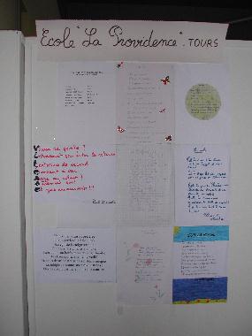 Panneau des pomes exposs par les lves du collge La Providence de Tours, au "Mur de posie de Tours" 2003.