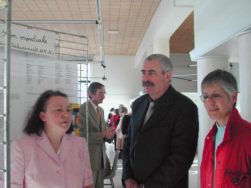 Pendant l'inauguration du quatrime "Mur de posie de Tours", le 12 mars 2003.