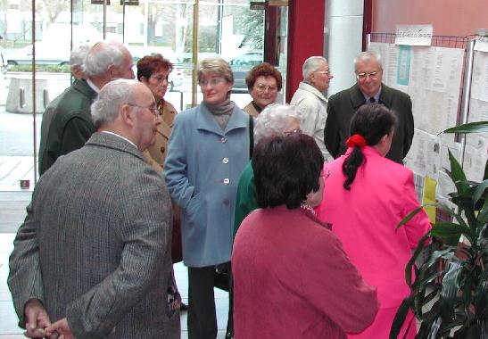 Les Amis de l'Acadmie des Arts, Sciences et Belles Lettres de Touraine, en visite au Mur de posie de Tours 2004, le 8 mars 2004.