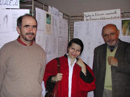 Jean-Luc PORHEL, Martine LE COZ et Jean-Marie COUDERC lors de leur visite du Mur de posie de Tours 2005. 