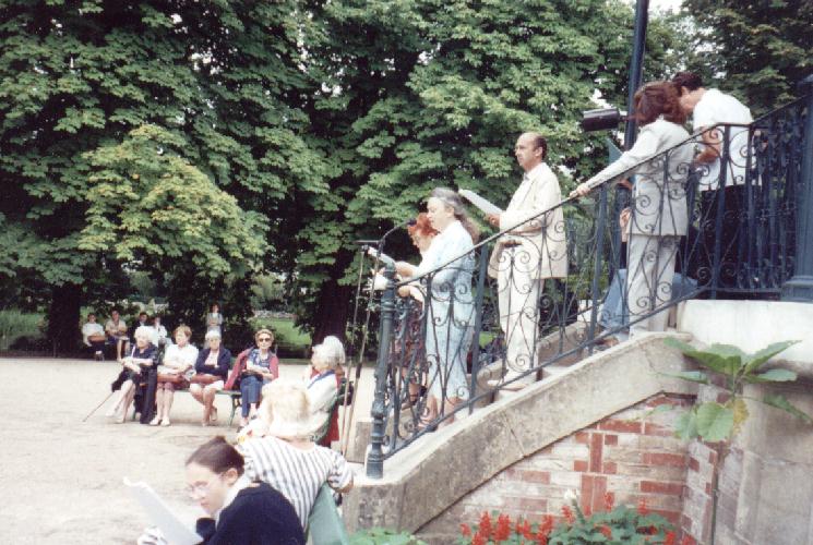 Pendant la lecture de la rencontre sur Anatole FRANCE, le 4 aot 2000