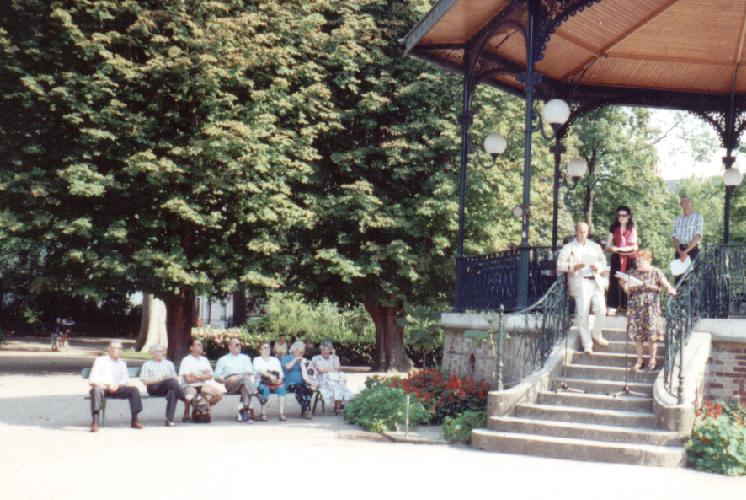 Pendant la lecture de la rencontre sur Francis VIEL-GRIFFIN, le 11 aot 2000