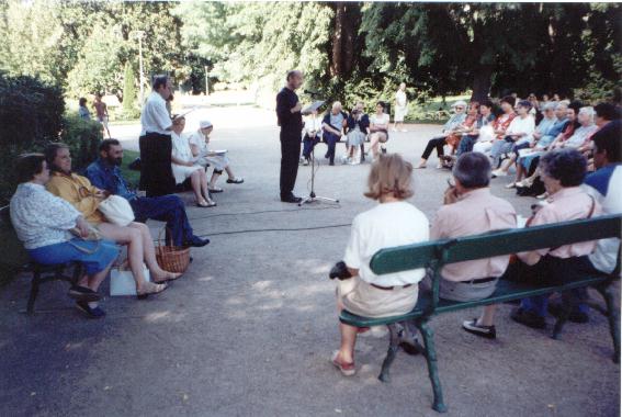 Pendant la lecture de la rencontre sur Philippe NRICAULT-DESTOUCHES, le 17 aot 2001