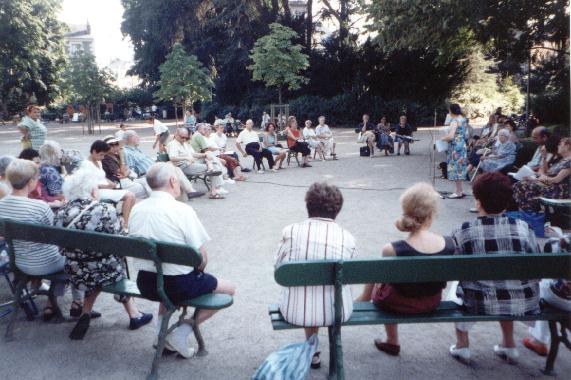 Pendant la lecture de la rencontre sur Martine LE COZ, le 24 aot 2001