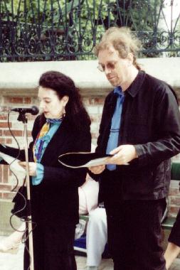 Jacqueline et Jean-Louis LEMATRE prsentant Maurice MAETERLINCK, aux 4mes rencontres littraires des Prbendes  TOURS, le 2 aot 2002.