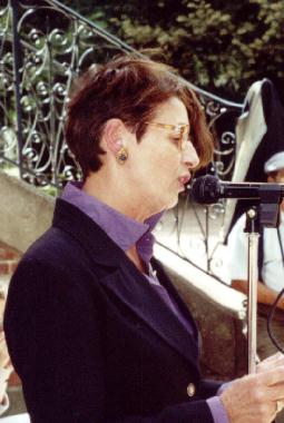 Franoise RIBERA prsentant Alfred de VIGNY, aux 4mes rencontres littraires des Prbendes  TOURS, le 2 aot 2002.