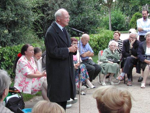 Gilbert Lelord, le 26 aot 2005, dialoguant avec le public.