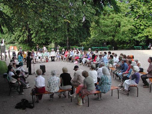 7mes Rencontres littraires dans le jardin des Prbendes  Tours, le 12 aot 2005 sur Charles Perrault.