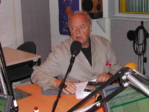 Michael Sadler dans le studio de France Bleu Touraine, le 25 aot 2006.