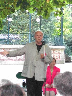 Michael Sadler pendant le dbat avec le public, le 25 aot 2006.