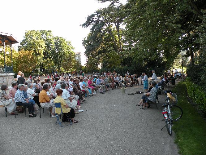 Le public lors de la Rencontre littraire du 29 aot 2008, consacre  Jean-Jos Boutaric.