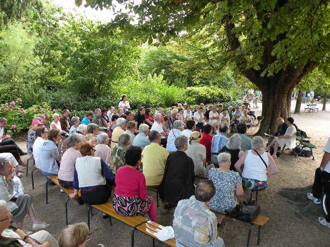 Le public lors de la Rencontre littraire du 21 aot 2009, consacre au Docteur Jean Chauvin.