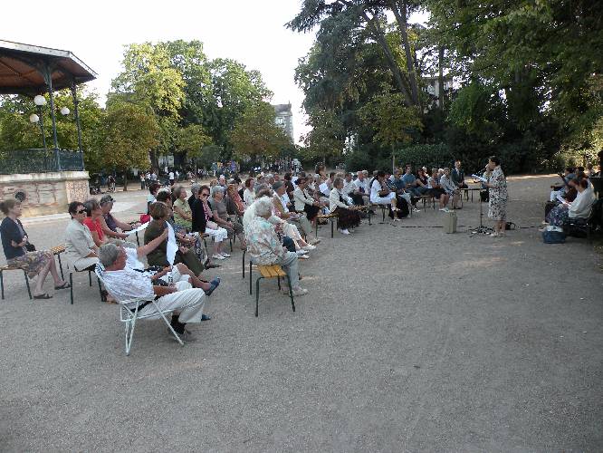 Le public lors de la Rencontre littraire du 28 aot 2009, consacre au Docteur Ledouble et Rabelais.