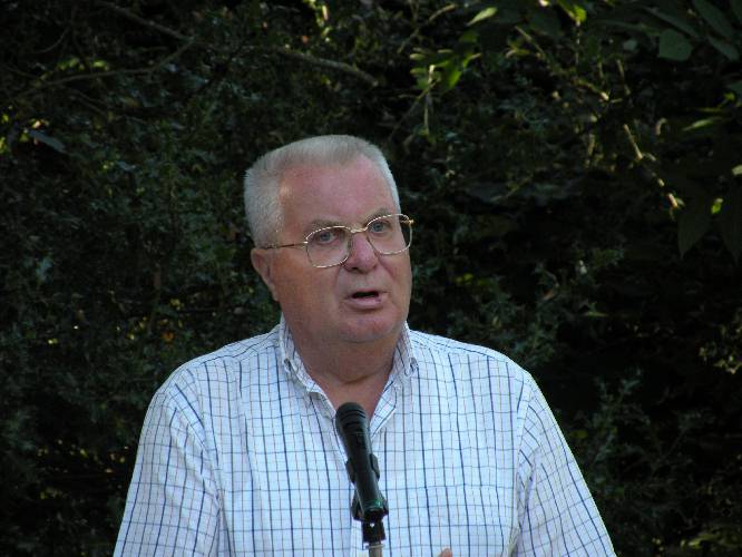 Le Pr Claude Viel, le 28 aot 2009 dans le jardin des Prbendes  Tours, lors de la rencontre littraire consacre au Dr Ledouble.