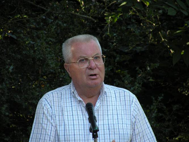 Le Pr Claude Viel, le 28 aot 2009 dans le jardin des Prbendes  Tours, lors de la rencontre littraire consacre au Dr Ledouble.