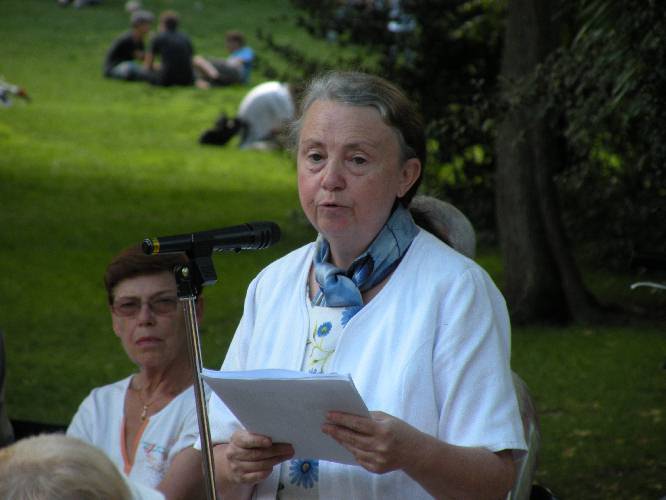 Catherine Rault-Crosnier pendant la prsentation de Vronique Brient, le 6 aot 2010.