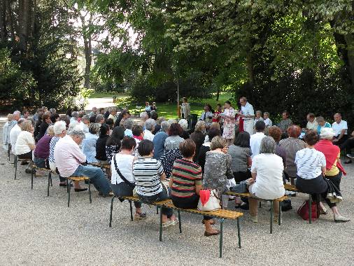 Le public lors de la rencontre littraire consacre  Ren Descartes, le 12 aot 2011, dans le jardin des Prbendes  Tours.