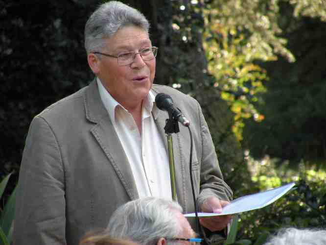 M. Dominique Ragot, le 1er aot 2014, lors de la Rencontre littraire consacre  Ren Boylesve et Le bonheur  cinq sous, dans le jardin des Prbendes  Tours.