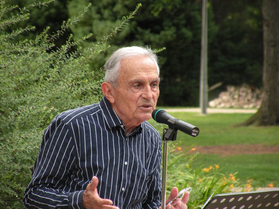 Jacques Body, lors de son intervention le 7 aot 2015, dans le cadre des 17mes Rencontres littraires dans le jardin des Prbendes  Tours.