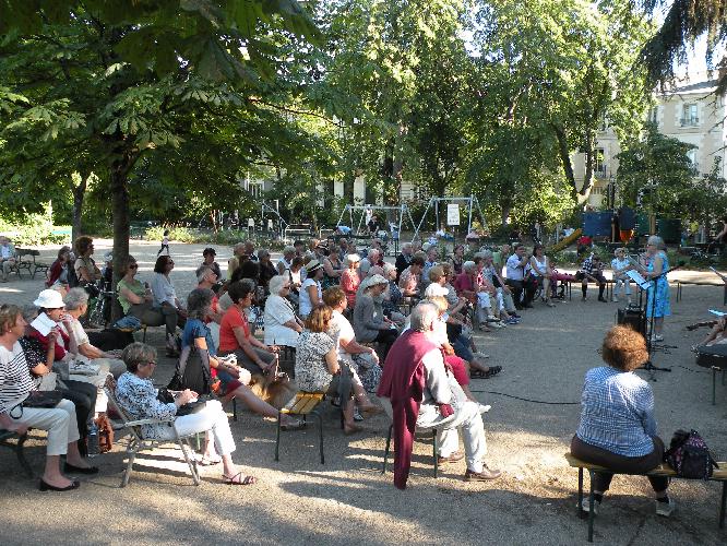 Spectacle de posie sur le partage, le 12 aot 2016, dans le jardin des Prbendes  Tours.