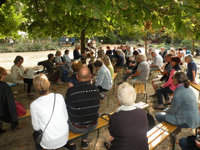 Rencontre du 18 aot 2017 dans le jardin des Prbendes  Tours, consacre au spectacle de posie sur "Les jardins".