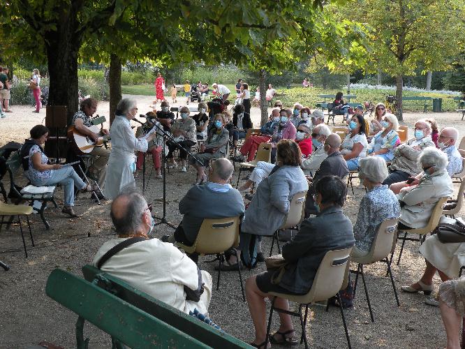 Une partie du public lors de la Rencontre littraire consacre  la posie de Victor Hugo, le 28 aot 2020.