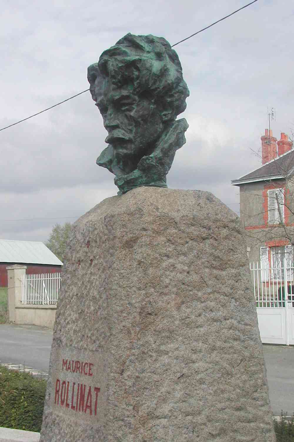 Buste de Maurice Rollinat par Paul Surtel, à Fresselines. (photo Régis Crosnier prise le 26 octobre 2003)